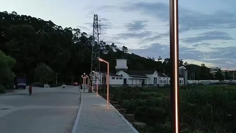 阳台吊顶线条灯：如何挑选合适的价格与品质