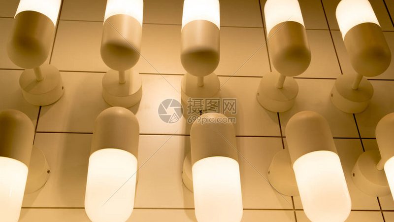 教室用面板灯选购要点：如何兼顾光效与舒适度